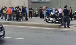 İstanbul - Sarıyer’de hafif ticari araçla motosikletin çarpıştığı anlar kamerada: 2 zabıta yaralandı