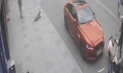 İstanbul - Silivri'de motosikletli park halindeki aracın açılan kapısına çarparak yere düştü