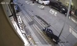 İstanbul- Sultangazi'de skuterlı sürücü rögar kapağına çarparak yere düştü