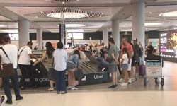 İstanbul - Tatil dönüşleri başladı; havalimanlarında uçuş ve yolcu yoğunluğu yaşanıyor