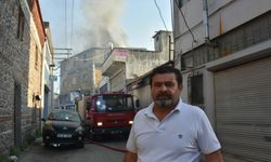 İzmir'de atıl haldeki fabrikanın bahçesi ile yakınındaki TIR garajında yangın (2)