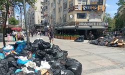 İzmir'de grevin 4'üncü gününde de çöpler toplanmadı