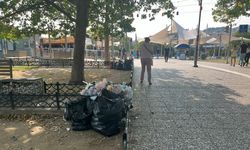 İzmir'de grevin 6'ncı gününde Konak'ta çöpler birikti