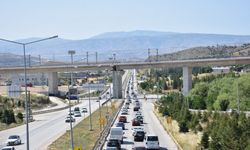 'Kilit kavşak' Kırıkkale'de, bayram dönüşü trafiği