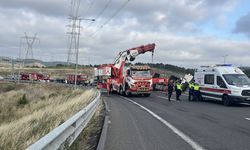 Kocaeli'de karpuz yüklü TIR devrildi; 1 ölü, 3 yaralı