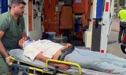 Lastiği patlayan otomobilin motosiklete çarpması kamerada; 3 yaralı