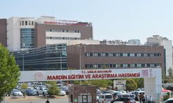 Otomobille çarpışan motosikletin sürücüsü öldü; kaza kamerada