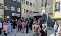 Samsun’da LGS heyecanı; çocuklar sınavda, aileler de dışarıda terledi