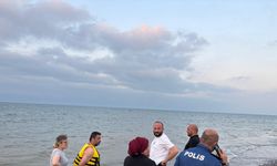 Samsun'da sandalları alabora olan 3 kişiyi ekipler kurtardı