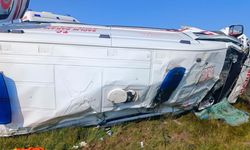 Şarampole devrilen ambulansta 4 sağlıkçı yaralandı