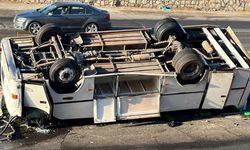 Tarım işçilerini taşıyan minibüs takla attı: 25 yaralı