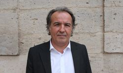 Tarlada sondaj kuyusundan karbondioksit gazı çıktı, su fışkırdı