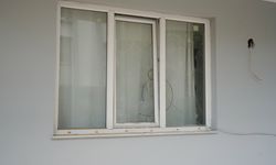 Tartıştığı arkadaşı ile onun ağabeyinin dairelerini ateşe verdi