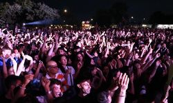 Tekirdağ'da 'Uluslararası Kiraz Festivali'nde Simge Sağın ve Reynmen sahne aldı