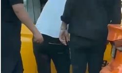 Trafikte tartıştığı taksi şoförünü yumrukladı; o anlar kamerada