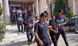Turistlerin taşıyan otobüsün camını kırıp, şoförünü yaralayan 5 şüpheli tutuklandı