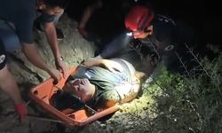 Uçuruma yuvarlanan otomobildeki 3 kişi yaralandı