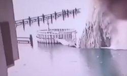 Ukrayna: Rusya'yı Kırım'a bağlayan köprüyü su altından vurduk / Video eklendi