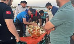 Van Gölü'nde akıntıya kapılan genci deniz polisi kurtardı