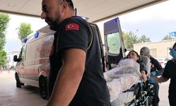 Bacaklarına kaynar su dökülen market çalışanı yaralandı