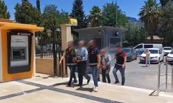 Durdurulan otomobilde ruhsatsız 65 tabanca ele geçirildi; 2 tutuklama