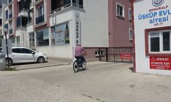 İşe gidip gelmek için bisikletini motorlu hale getirdi