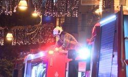 İstanbul -Beyoğlu'nda eğlence mekanının çatısında çıkan yangın söndürüldü