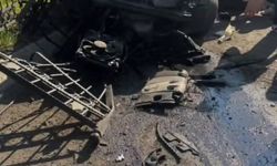 İstanbul - Sultangazi'de refüjü aşarak demir korkuluklara çarptı; kaza kamerada