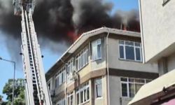 İstanbul - Üsküdar'da 4 katlı binanın çatısında çıkan yangın söndürüldü - 3 / Ek görüntülerle geniş haber