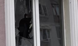 Sivas'ta sağanak ve kuvvetli rüzgar;  çatı uçtu, araçlar zarar gördü