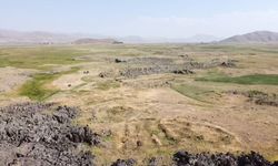 1855 yılında Tendürek Dağı'ndan akan lavların yuttuğu köyleri araştırıyorlar