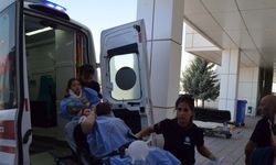 3 araç kavşakta çarpıştı; 2'si çocuk 5 yaralı