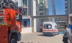 8 katlı binanın son katında yangın; 3 itfaiye eri dumandan etkilendi
