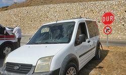 Alkollü sürücünün kullandığı hafif ticari araç ile otomobil çarpıştı; 5 yaralı