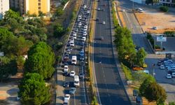 Ambulans sireni duyuldu, sürücüler fermuar sistemiyle yol açtı