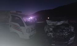 Ankara'da otomobil ile kamyonet çarpıştı: 6 yaralı