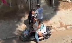 Anne, kızını sokakta bıçakla kovaladı; o anlar kamerada