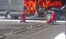 Antalya Havalimanı'nda park halindeki minibüs yandı