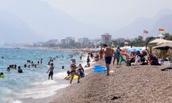Antalya'da ağustos aynının son günü termometreler 33 dereceyi gördü