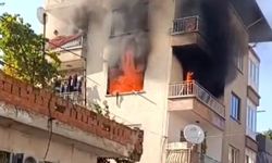 Aydın'da 4 katlı binada çıkan yangında 2 kişi dumandan etkilendi
