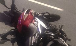 Bariyerlere çarpan motosikletin sürücüsü öldü