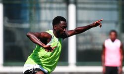 Beşiktaş'ın yeni transferi Wilfred Ndidi, ilk antrenmanına çıktı