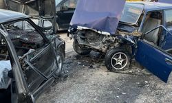 Bursa'da iki otomobil kafa kafaya çarpıştı: 1 ölü, 3 yaralı