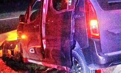 Bursa'da otomobil ile hafif ticari araç çarpıştı; 3 yaralı