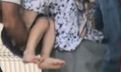 Caddeye koşarak çıkan çocuğa otomobilin çarptığı kaza kamerada