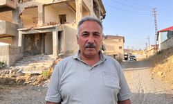 Çökme riski bulunan 3 katlı bina, mahalleliyi tedirgin ediyor
