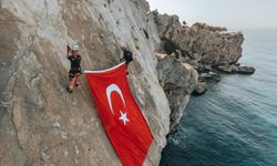 Datça'da MAG-AME ekiplerinden Türk bayraklı kutlama