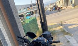 Dönüş yapan kamyonete çarpan motosikletin sürücüsü yaralandı