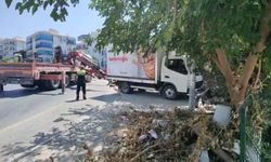El freni boşalıp hareket eden kamyonetinin peşinden koştu; o anlar kamerada