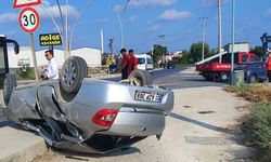 Elektrik direğine çarpıp takla atan otomobilin sürücüsü öldü